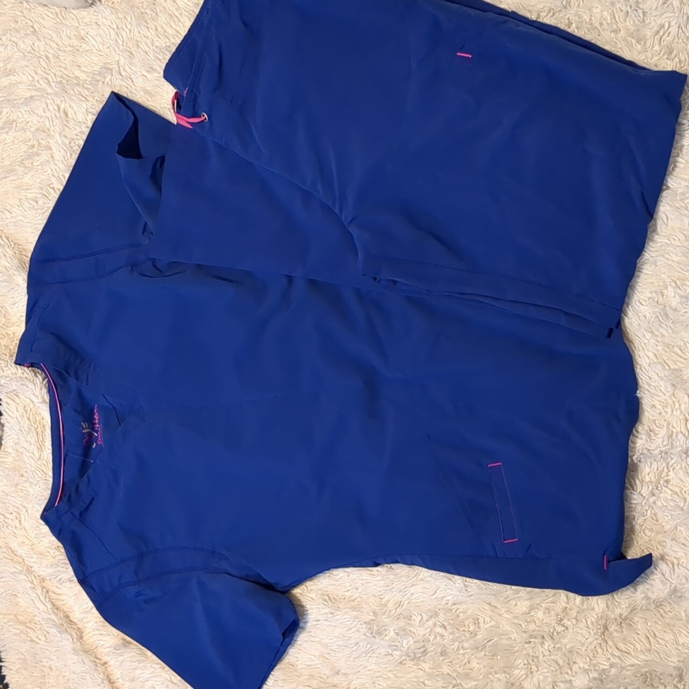 Smitten scrub set